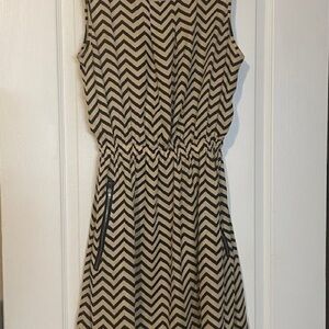 SML Chevron Pattern Sleeveless Dress - Black and Tan Size L